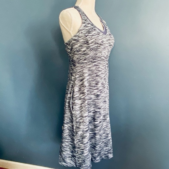 MPG Dress Athletic Sport Travel Shelf Bra Purple Gray Stripe A-Line Pockets M - Picture 2 of 15